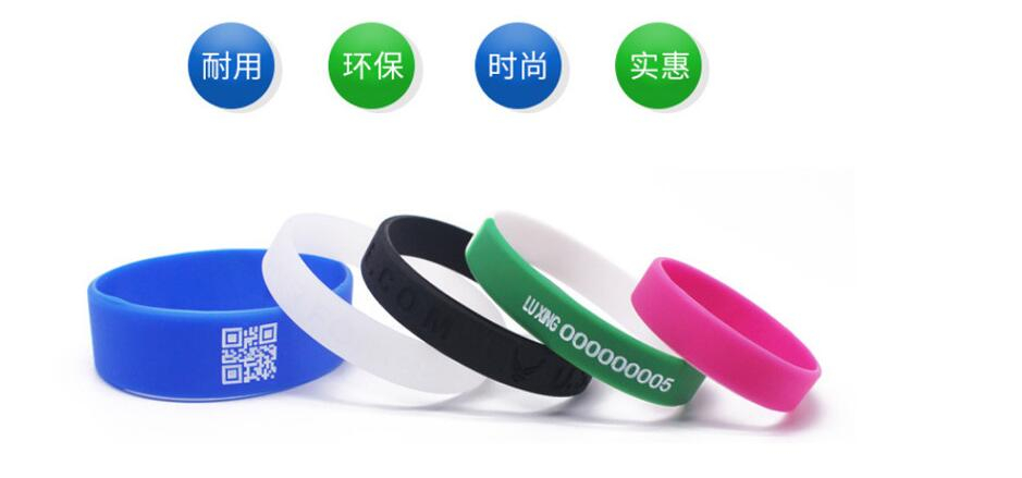 你知道液態(tài)硅膠手環(huán)怎么樣清洗嗎？